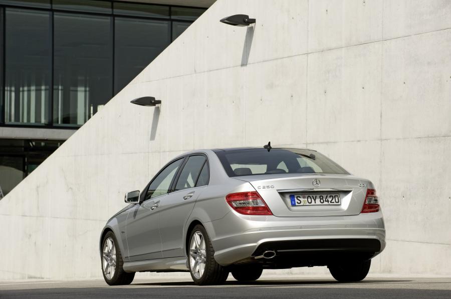  Mercedes-Benz C-Class 2007 года  (фото 10 из 413)